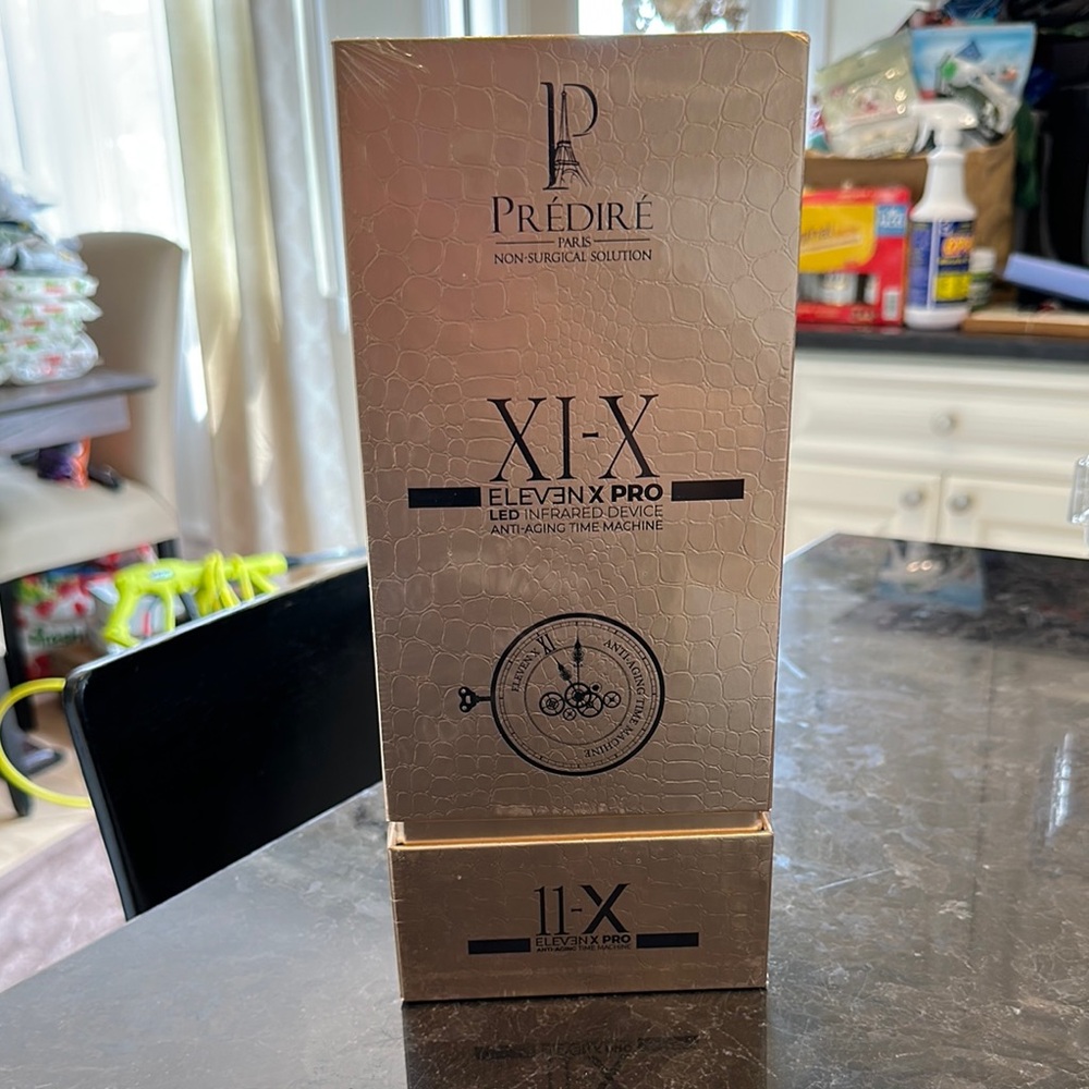 Prédiré Paris XI-X LED Skincare Device